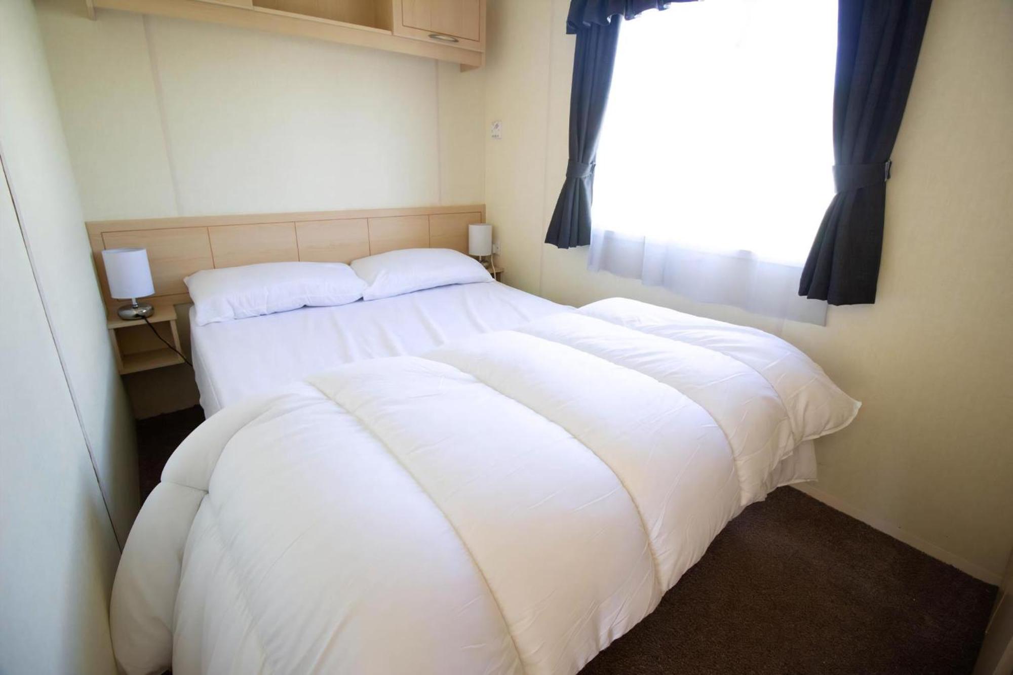 Great 8 Berth Caravan For Hire In Ref 33069f Campsite *