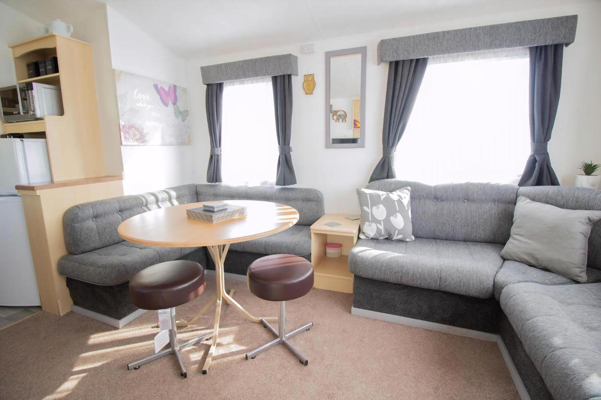 Great 8 Berth Caravan For Hire In Ref 33069f Campsite Skegness